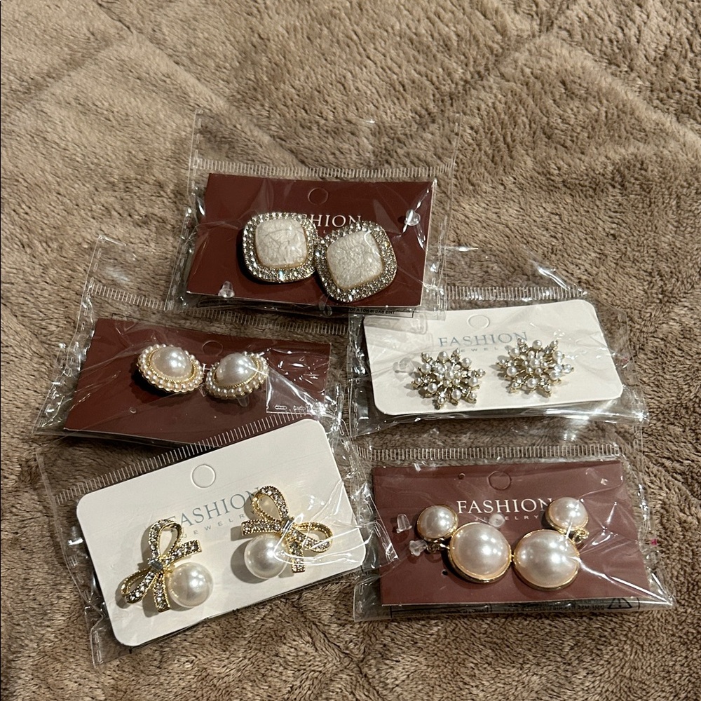 Elegant Pearl and Gold Earrings Sets